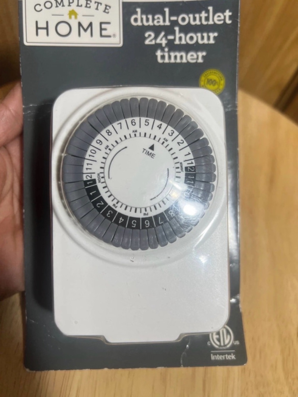 White Dual-Outlet 24-Hour Mechanical Timer